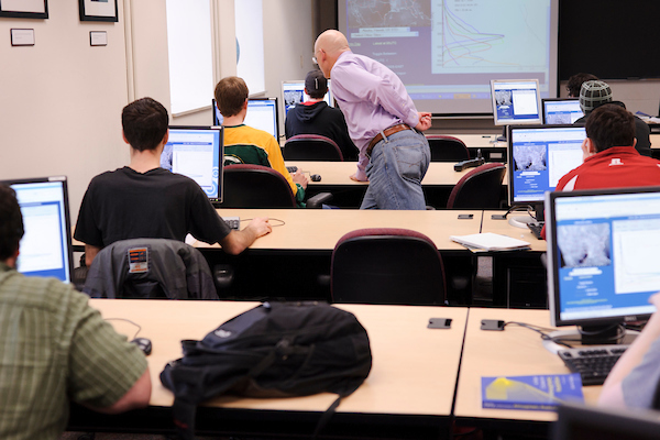 Professor Steve Ackermam teaching an undergraduate class.